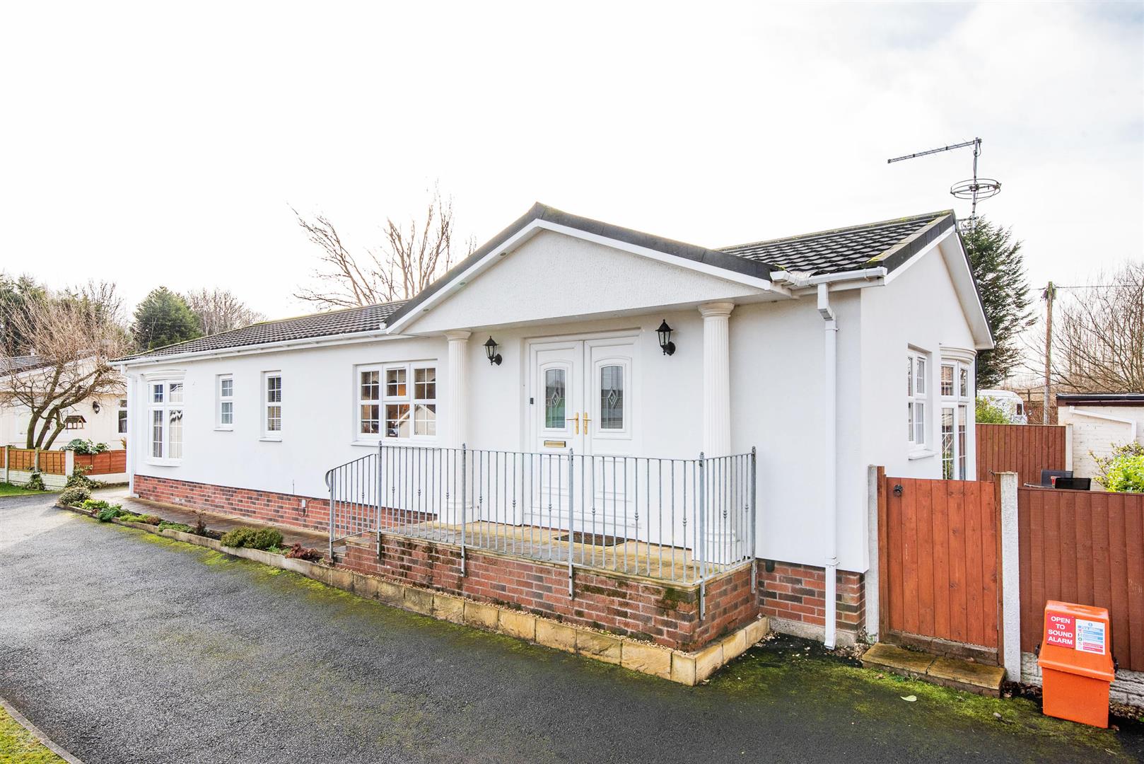 2 bed property in Wigan Road, Leyland